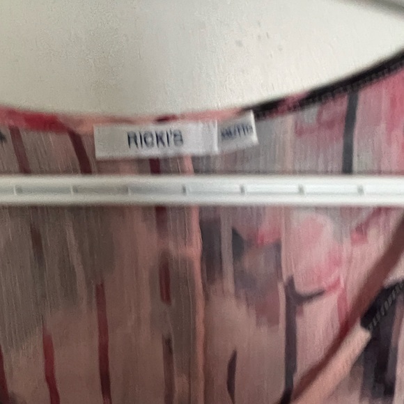 Cute summer top - Picture 3 of 3